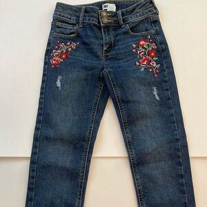 Girls SO jeans - flower accent front pockets and adjustable waist - Size 10